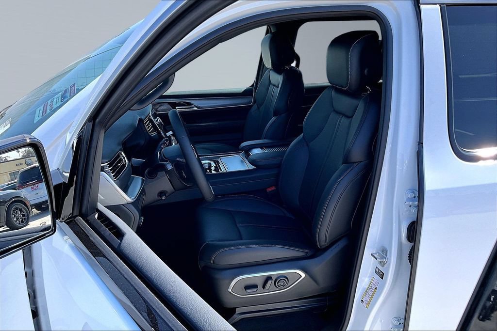 New 2026 Jeep Grand Wagoneer 4WD image 3
