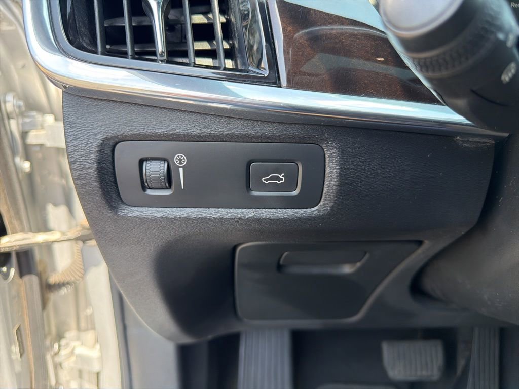 Used 2018 Volvo S90 T5 Momentum w/ Convenience Package image 20