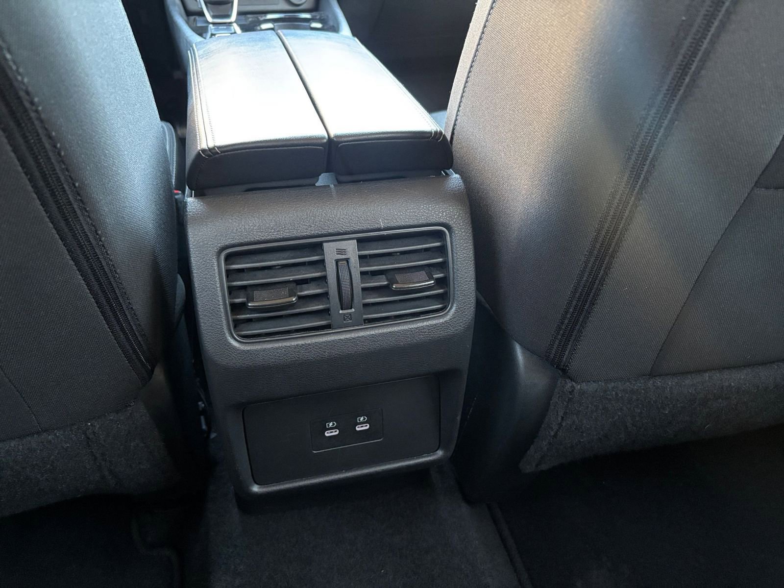 Used 2025 Nissan Rogue SV FWD image 24