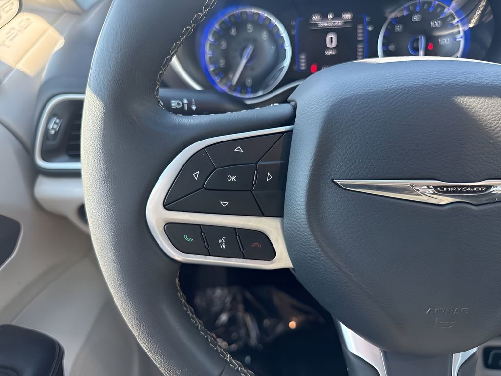 Used 2023 Chrysler Voyager LX FWD image 15