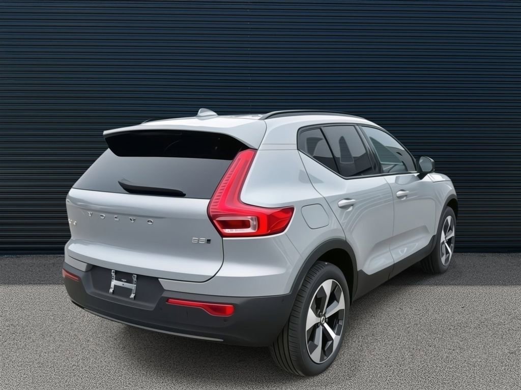 Used 2026 Volvo XC40 B5 Plus w/ Climate Package image 3