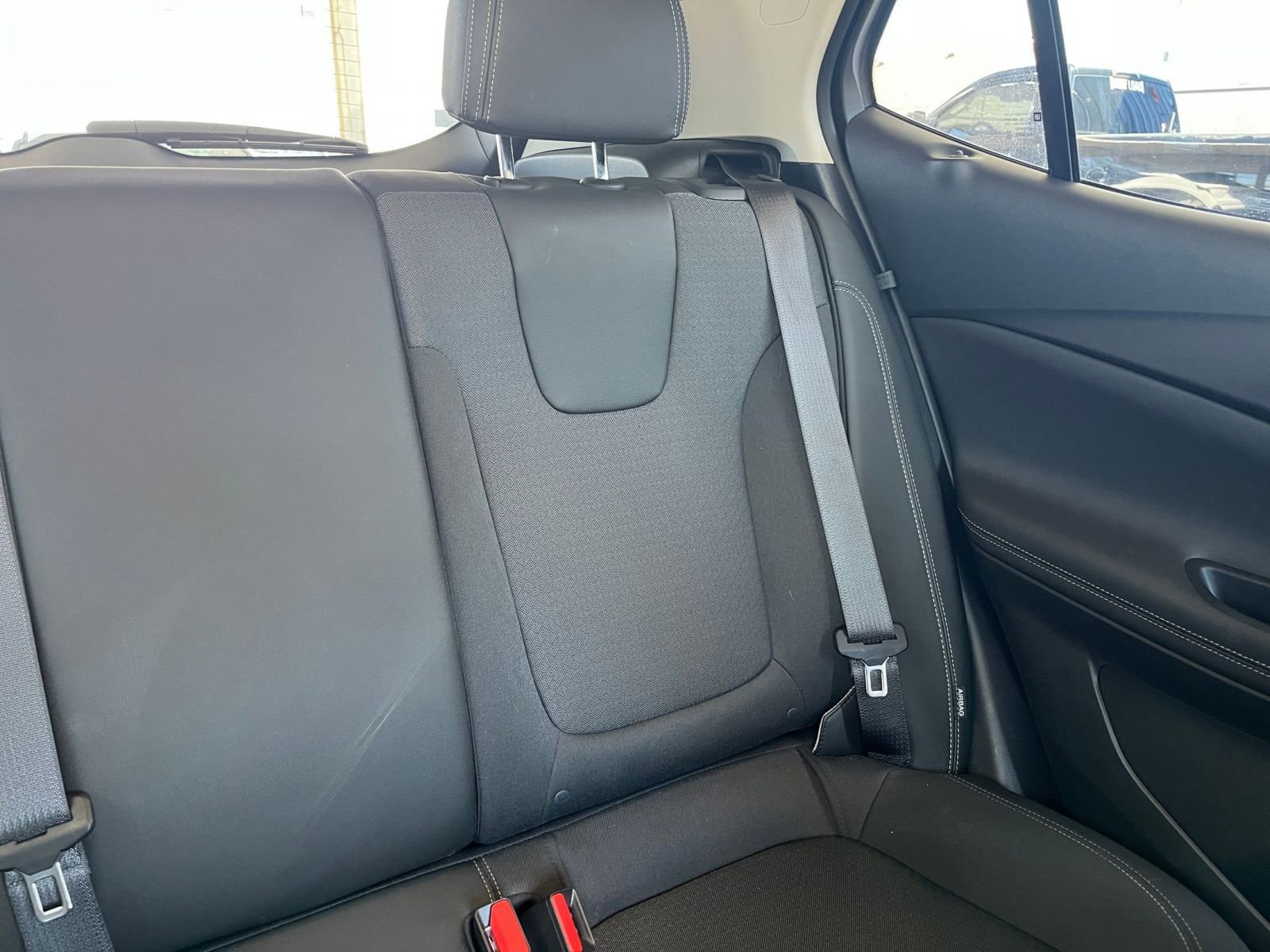 Used 2025 Buick Encore GX Preferred image 36