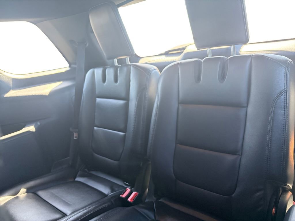 Used 2019 Ford Explorer XLT w/ Equipment Group 202A FWD image 16