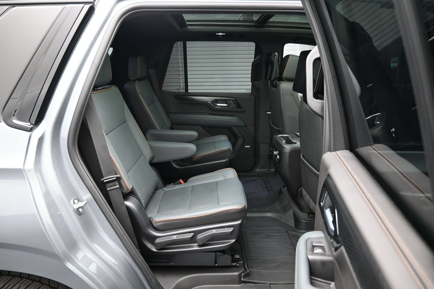 Used 2025 GMC Yukon AT4 w/ AT4 Premium Plus Package AWD/4WD image 12