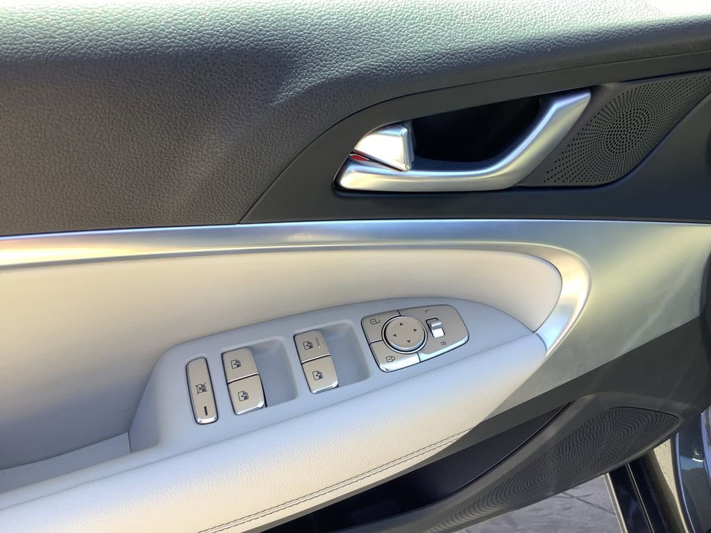 Used 2024 Genesis G70 2.5T AWD/4WD image 23
