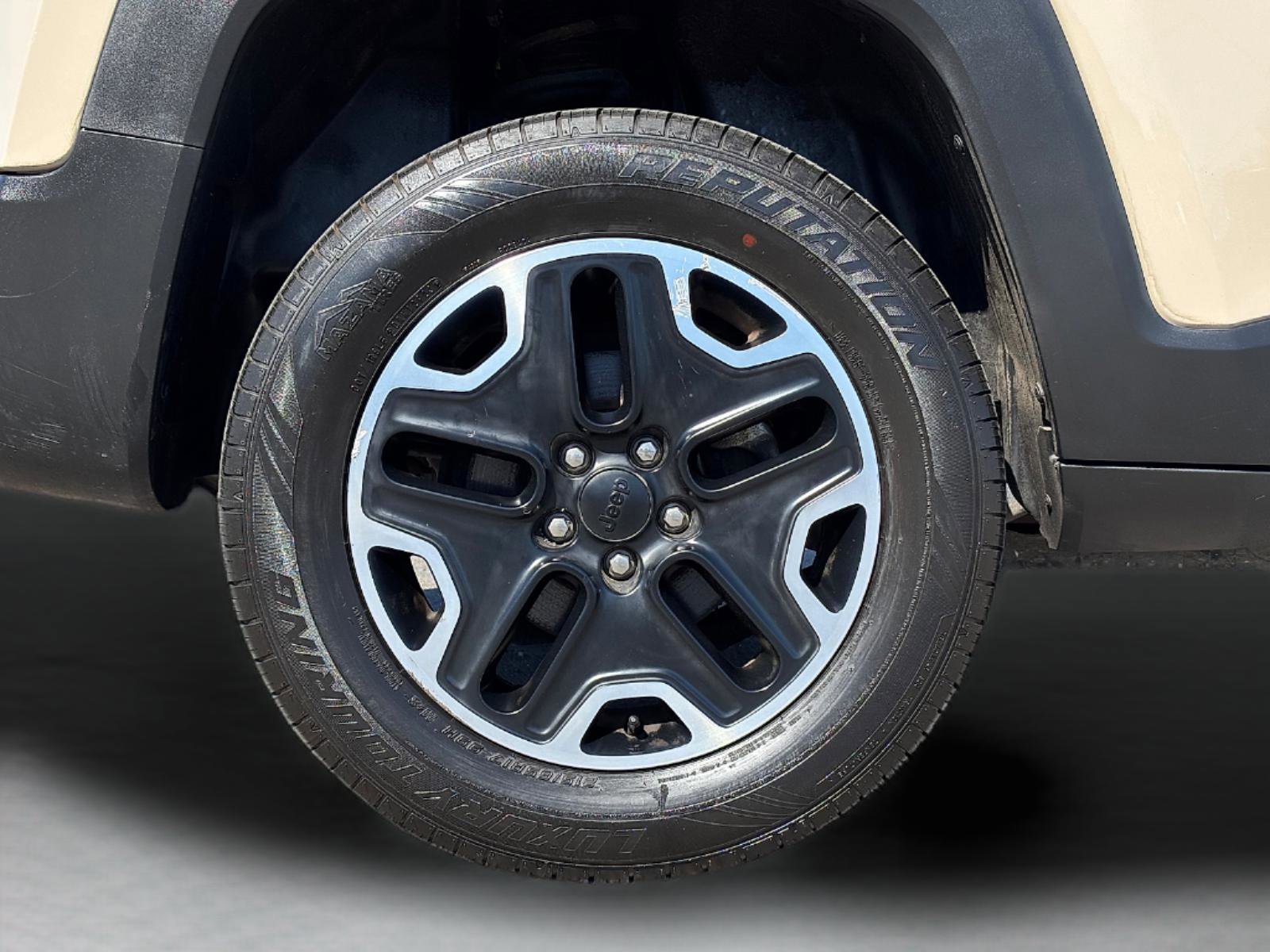 Used 2016 Jeep Renegade Trailhawk AWD/4WD image 9