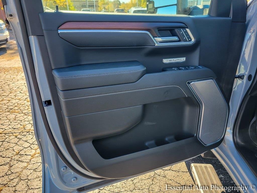 Used 2025 GMC Sierra 1500 Denali w/ Denali Reserve Package image 18