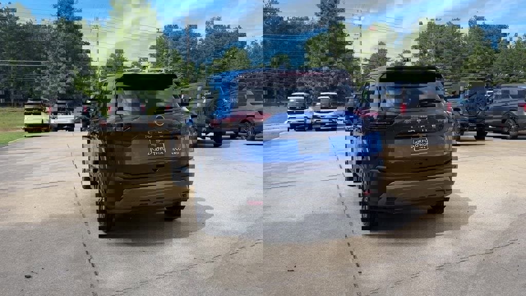 Used 2023 Nissan Rogue SV image 4