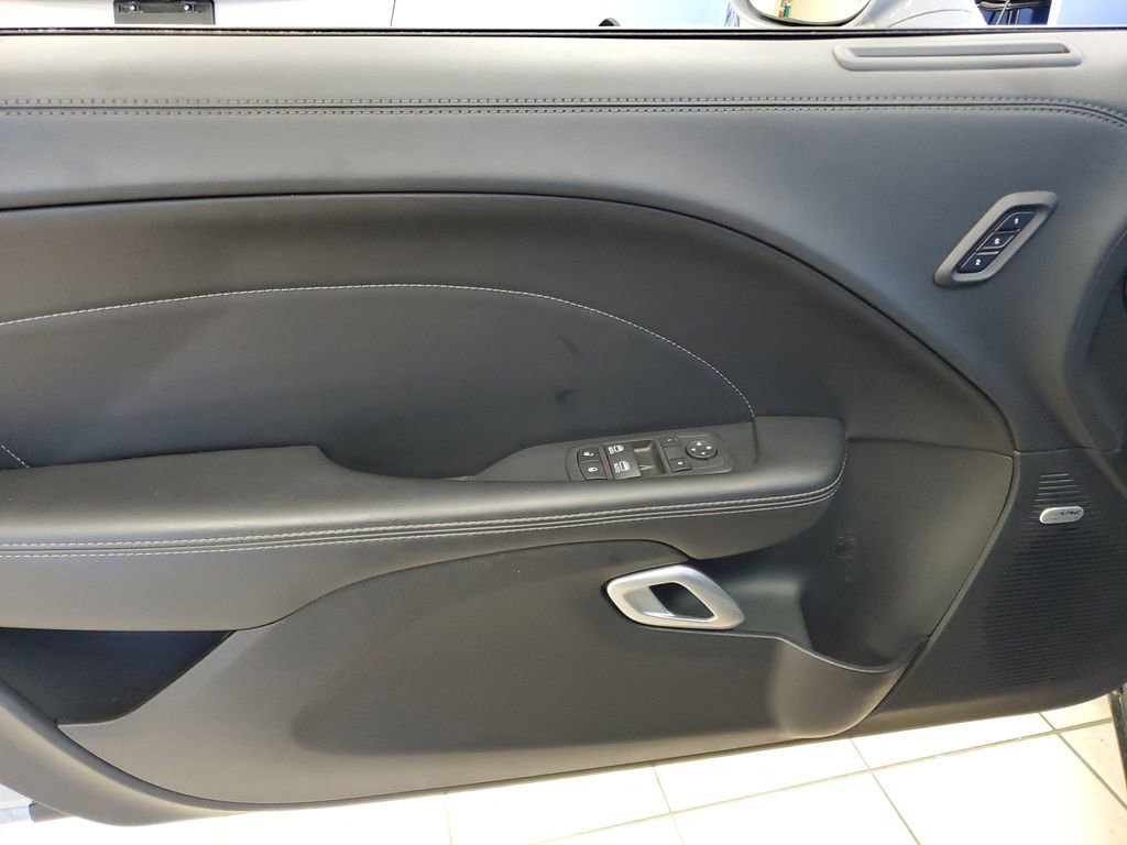 Used 2022 Dodge Challenger R/T w/ Plus Package image 21