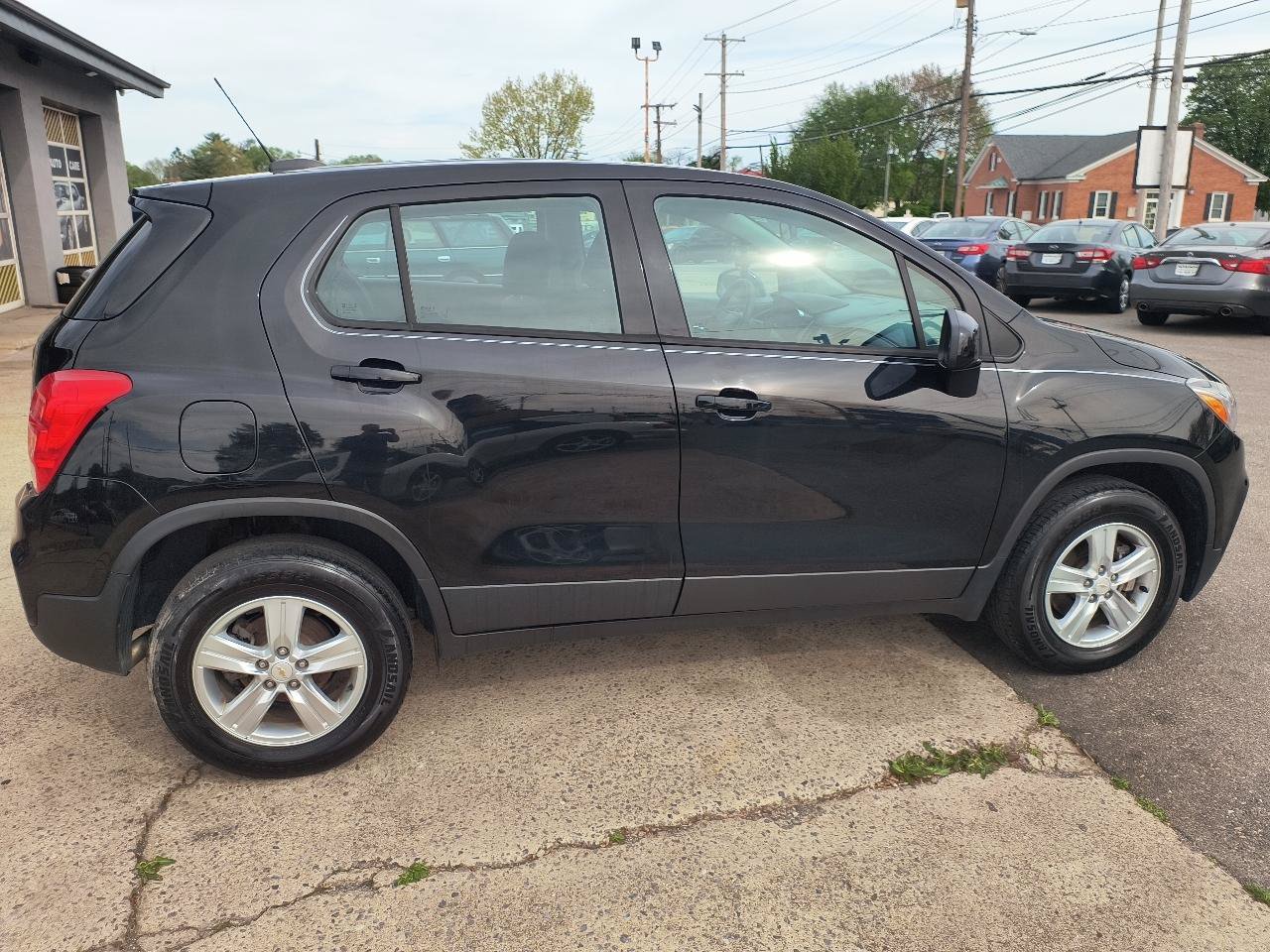 Used 2020 Chevrolet Trax LS AWD/4WD image 19