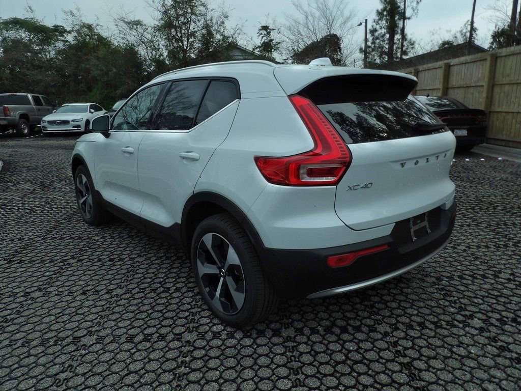 New 2025 Volvo XC40 B5 Plus w/ Climate Package AWD/4WD image 8