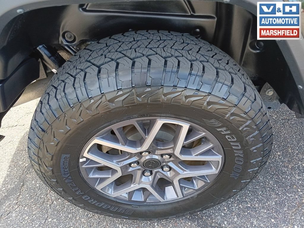 Used 2025 Jeep Wrangler Unlimited Sahara AWD/4WD image 28