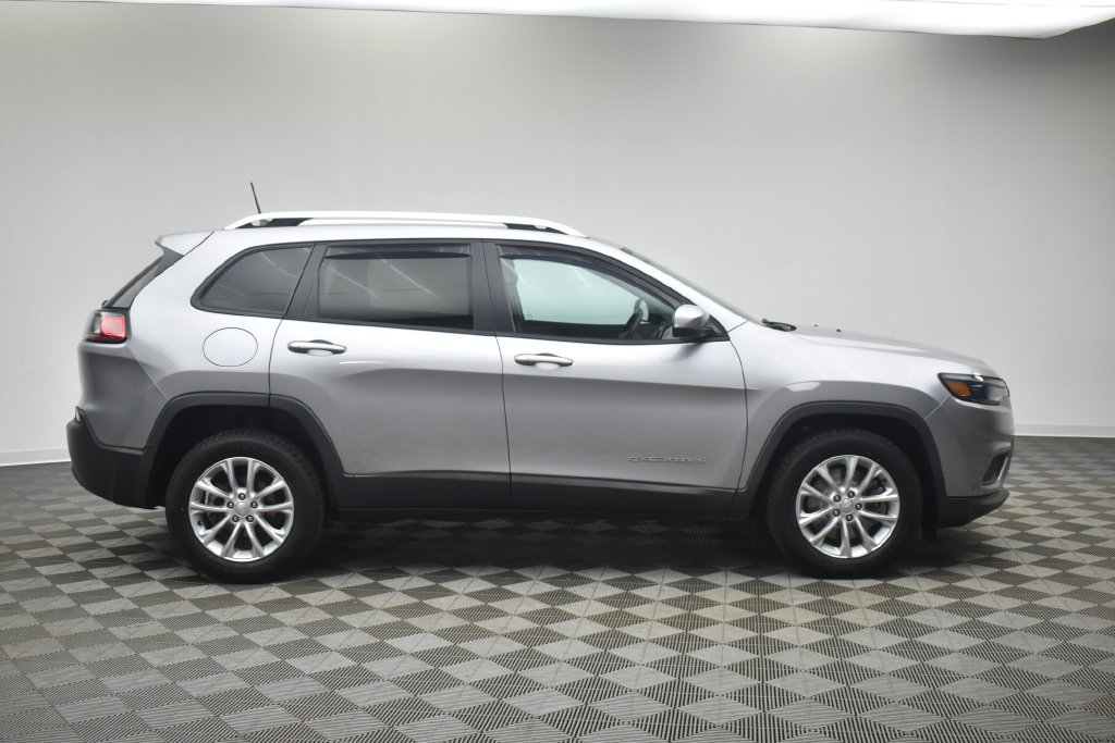 Used 2020 Jeep Cherokee Latitude FWD image 11