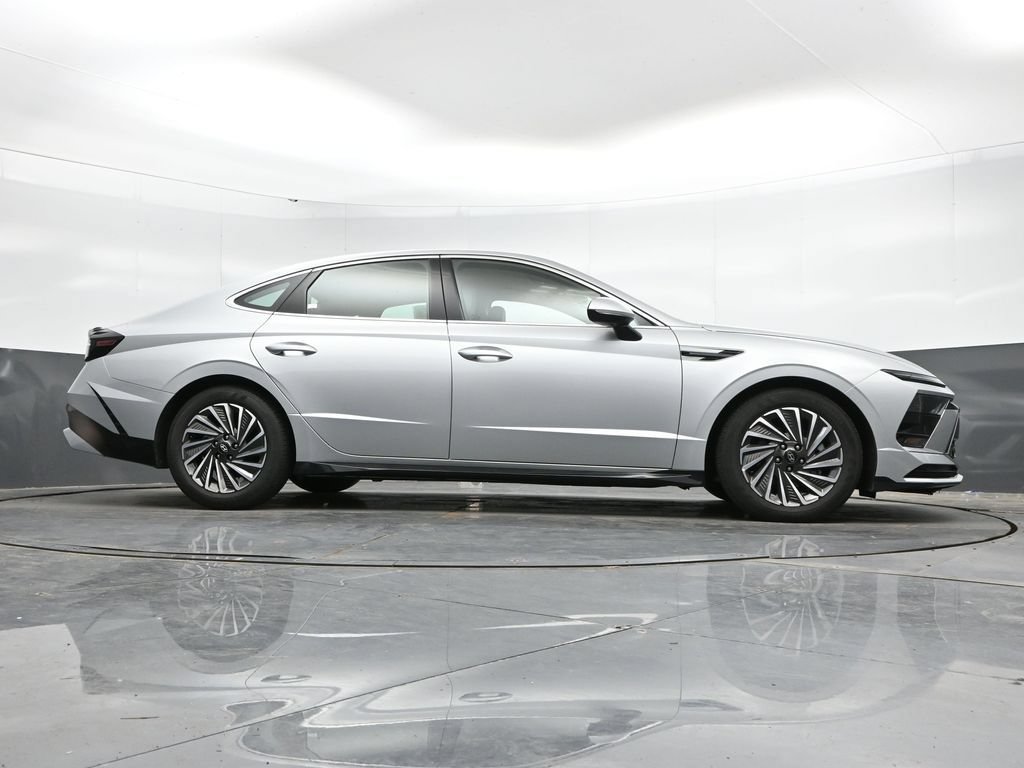 Certified 2025 Hyundai Sonata SEL FWD image 42