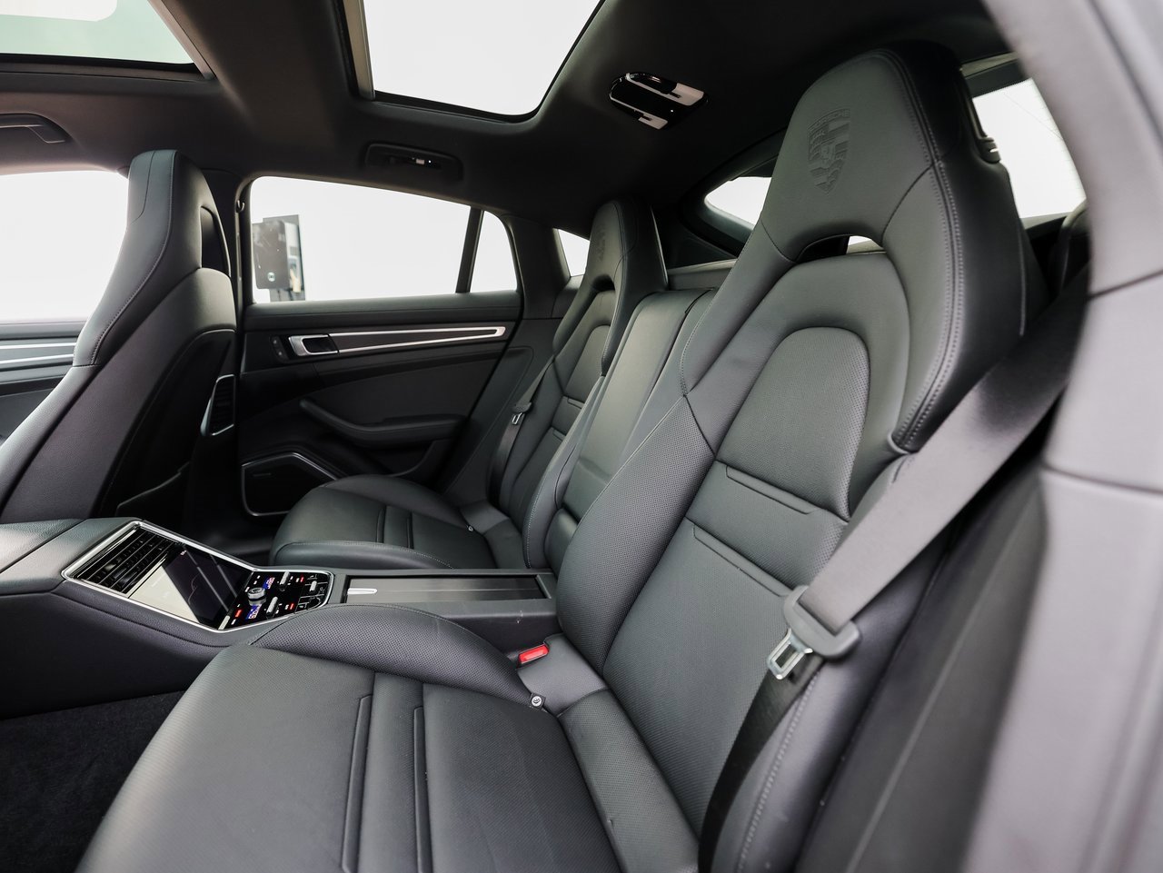 Certified 2023 Porsche Panamera Platinum Edition image 24