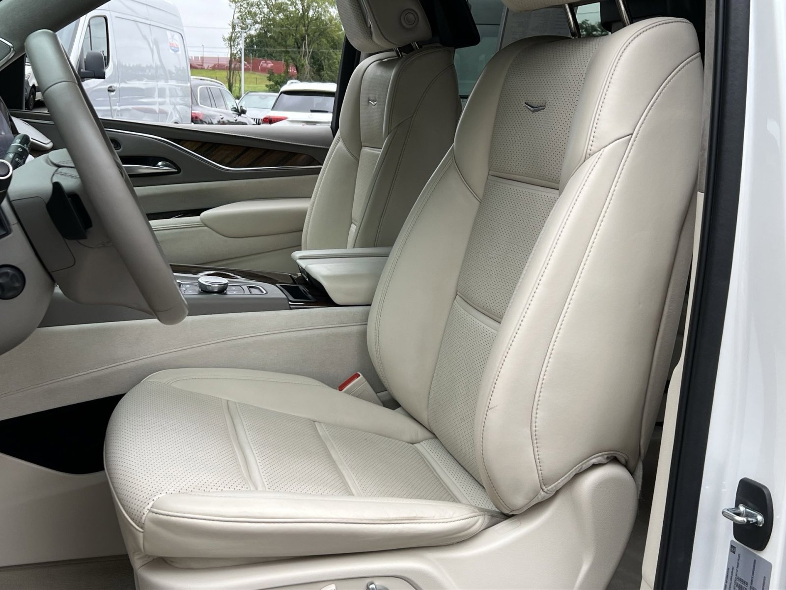 Used 2022 Cadillac Escalade Sport Platinum w/ LPO, ONYX Package image 11