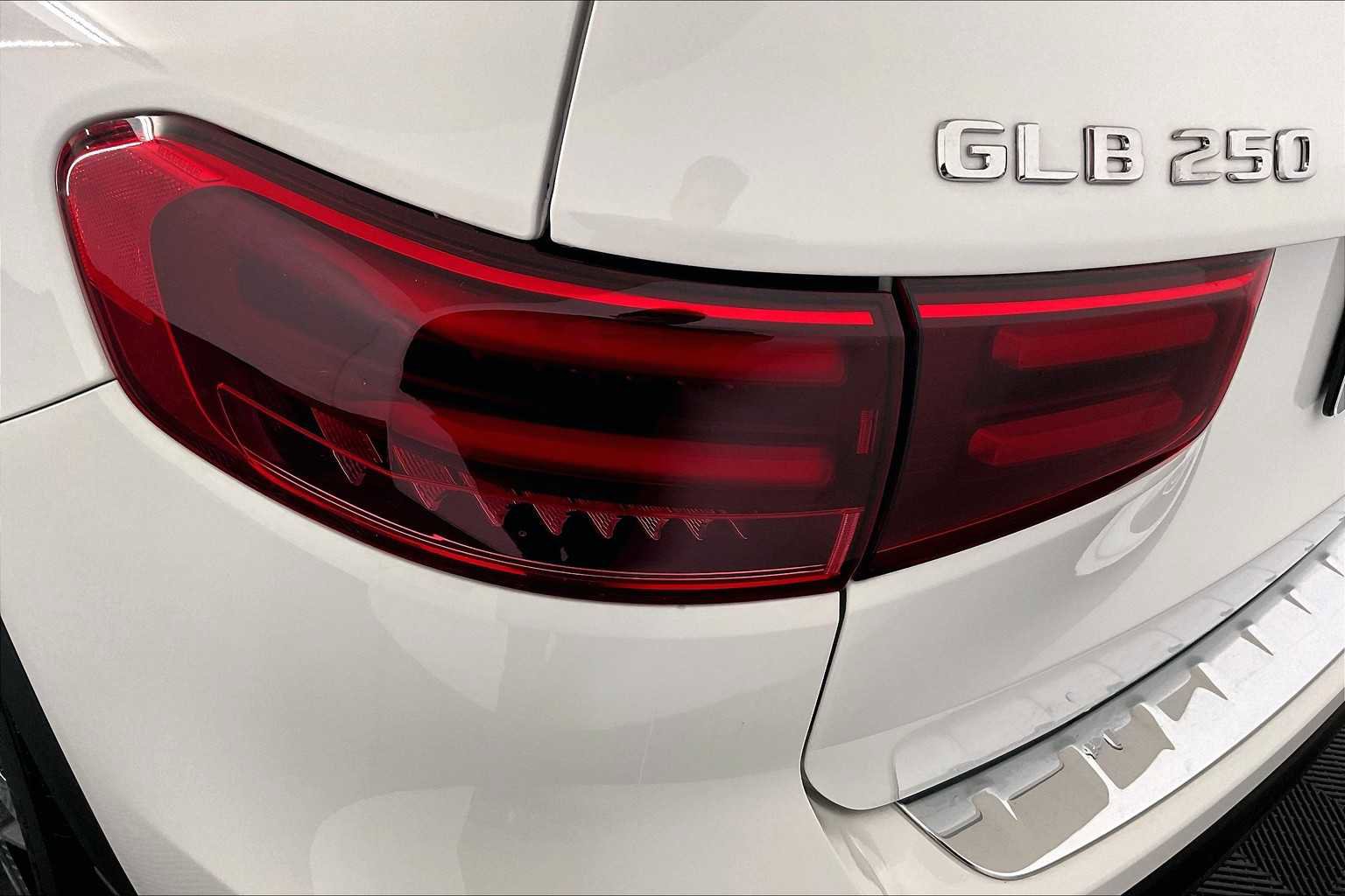 New 2025 Mercedes-Benz GLB 250 4MATIC image 6