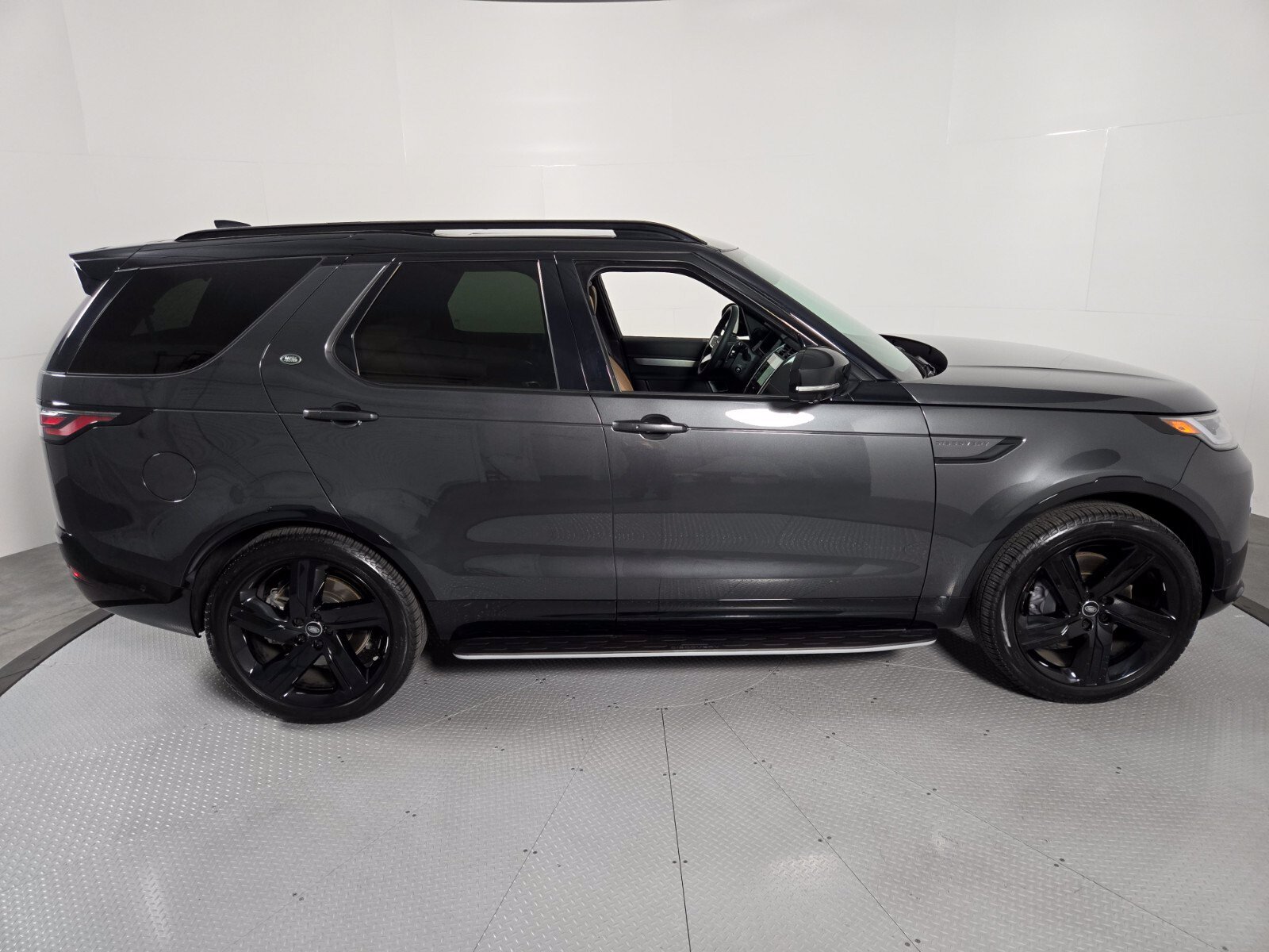 Used 2026 Land Rover Discovery Limited Edition AWD/4WD image 6