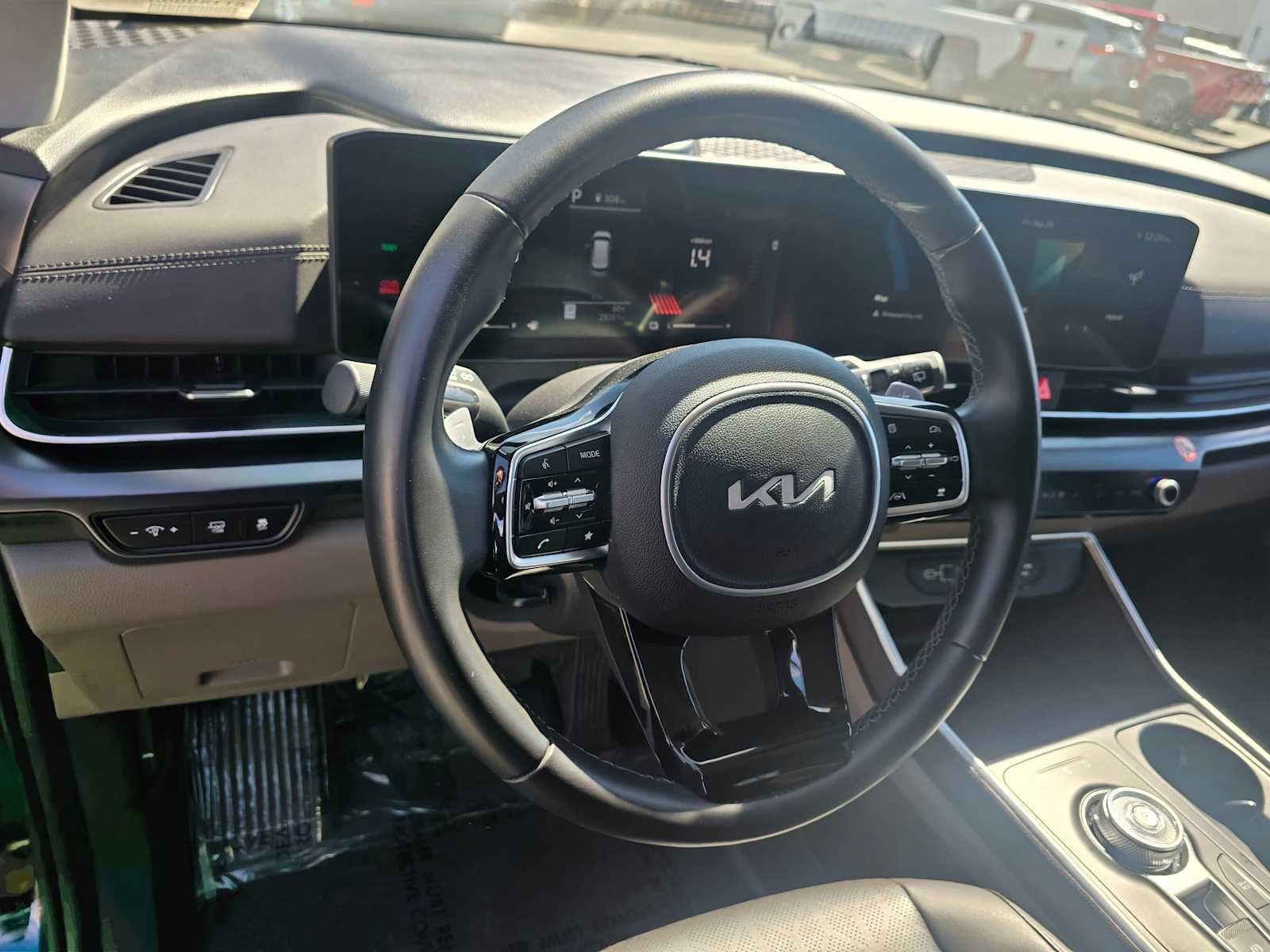 Used 2026 Kia Carnival LXS FWD image 24