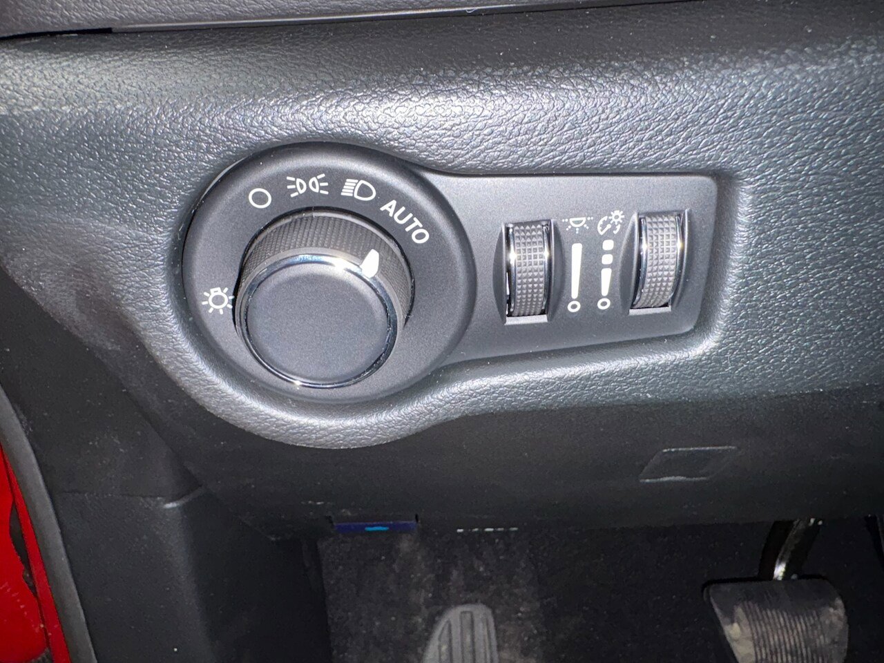 New 2026 Chrysler Voyager LX FWD image 14