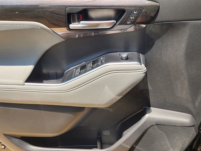 New 2026 Toyota Highlander Limited AWD/4WD image 15