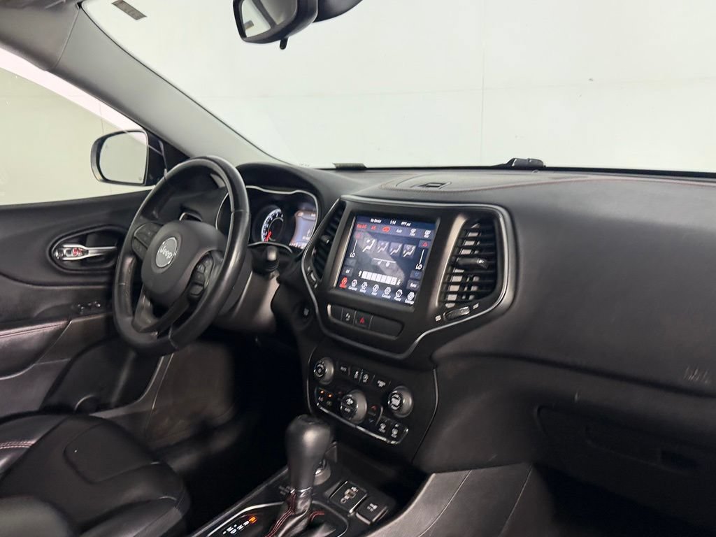 Used 2019 Jeep Cherokee Trailhawk w/ Cold Weather Group AWD/4WD image 31