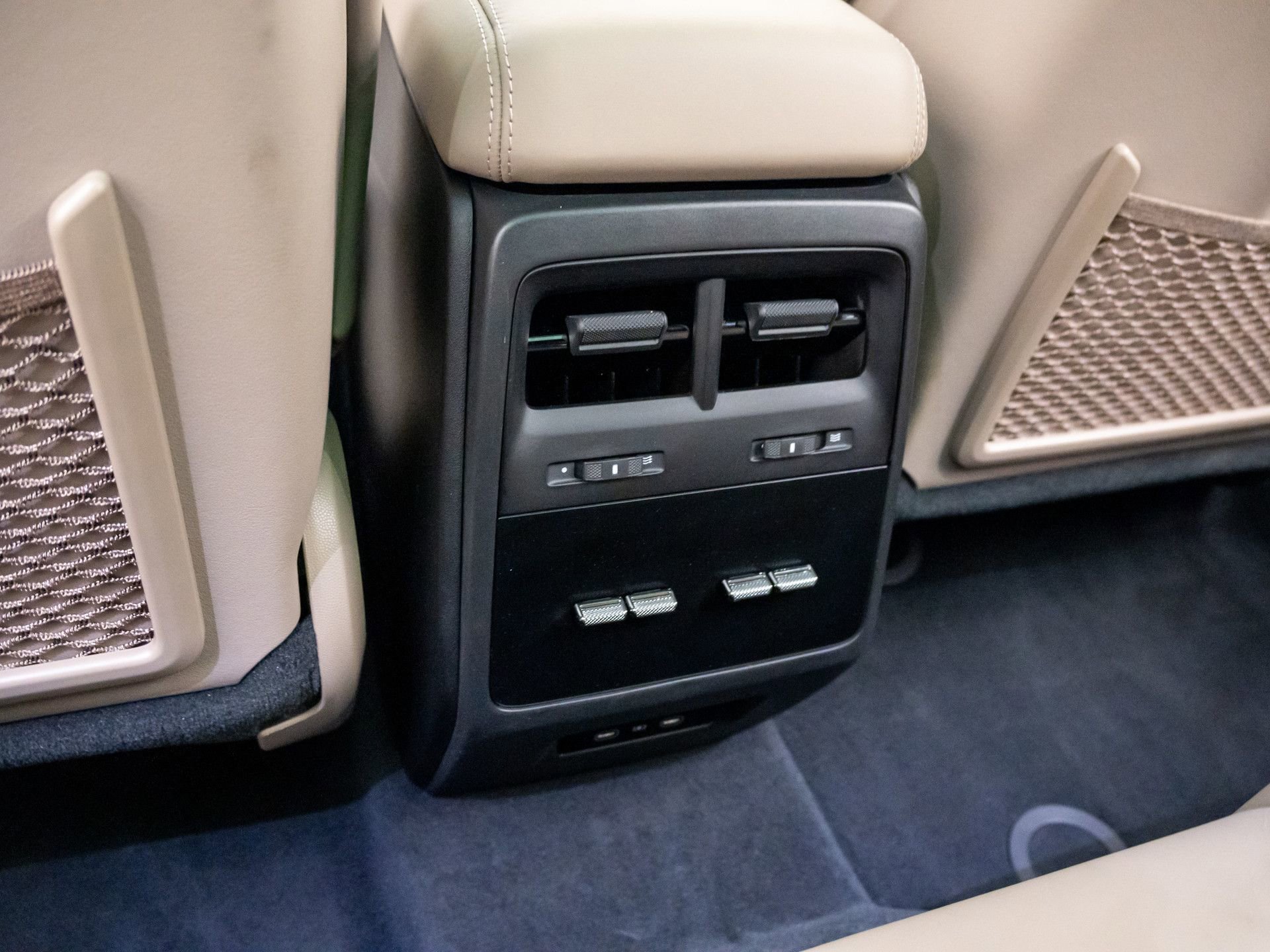 Certified 2025 Porsche Macan 4S Electric image 22