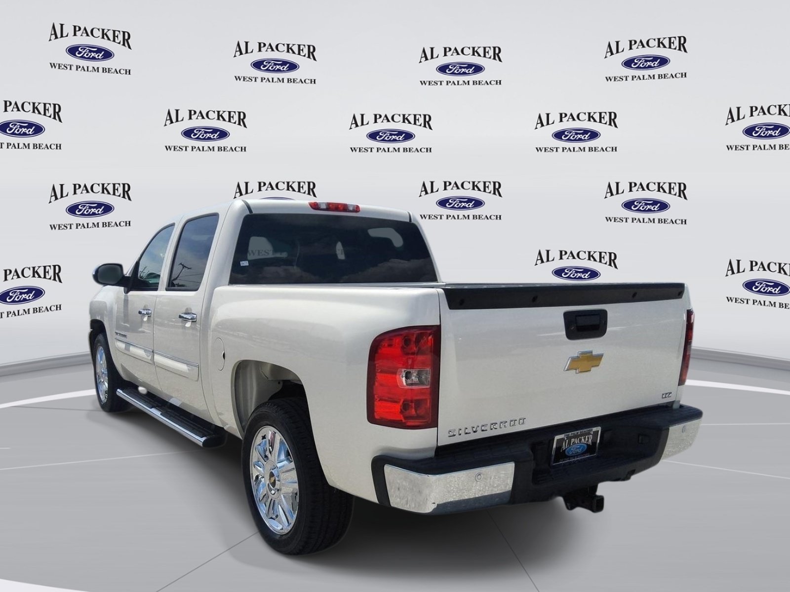 Used 2013 Chevrolet Silverado 1500 LTZ w/ LTZ White Diamond Edition RWD image 3