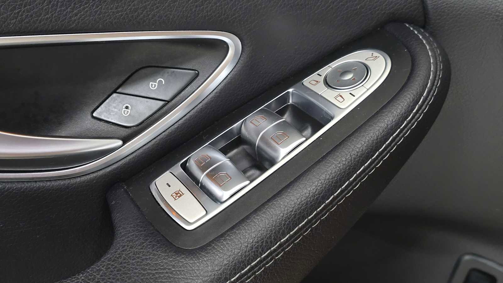Used 2018 Mercedes-Benz C 300 Sedan image 24