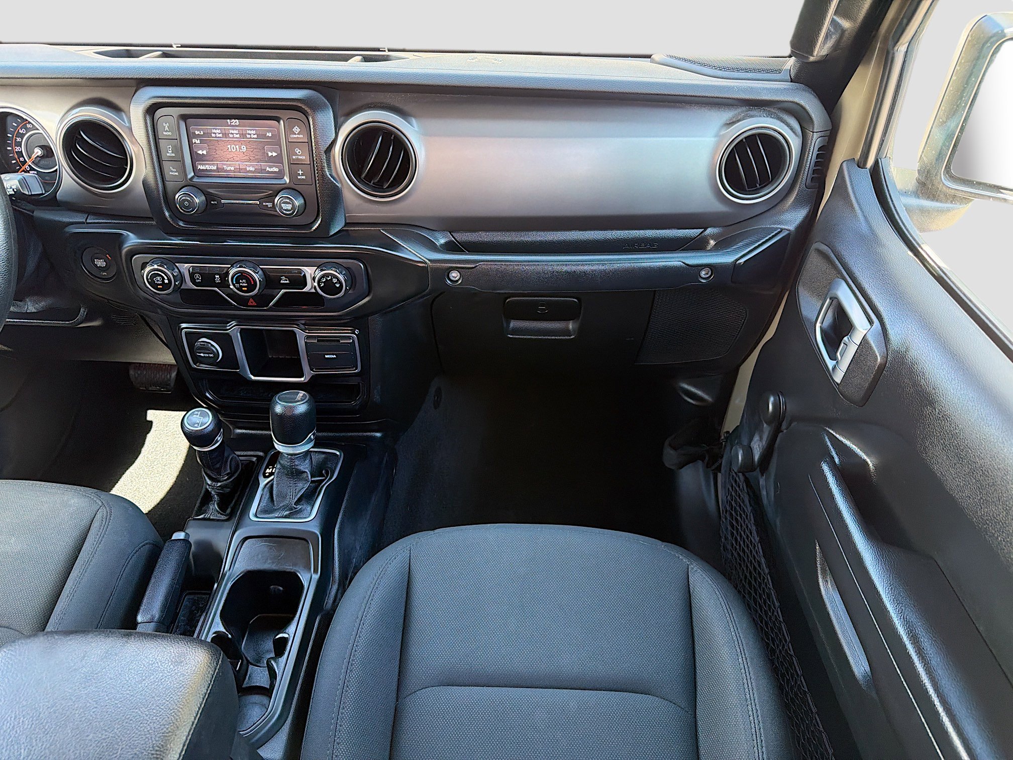 Used 2020 Jeep Gladiator Sport image 17