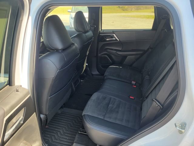 Used 2024 Mitsubishi Outlander SE image 14