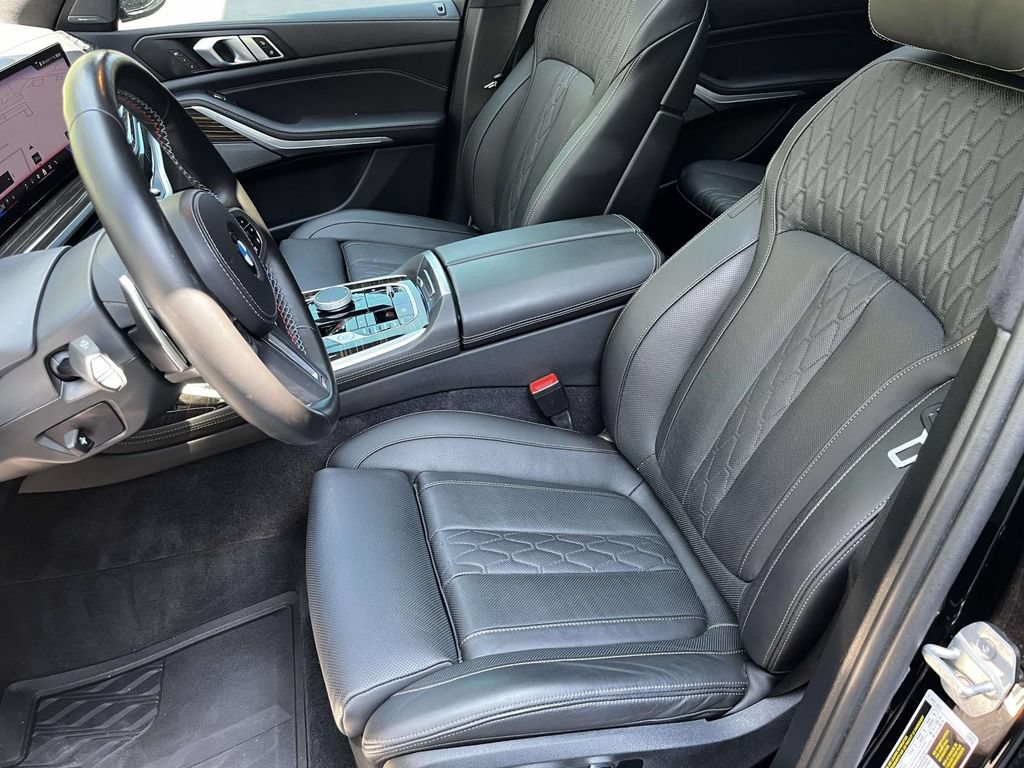 Used 2025 BMW X7 M60i w/ Climate Comfort Package AWD/4WD image 11