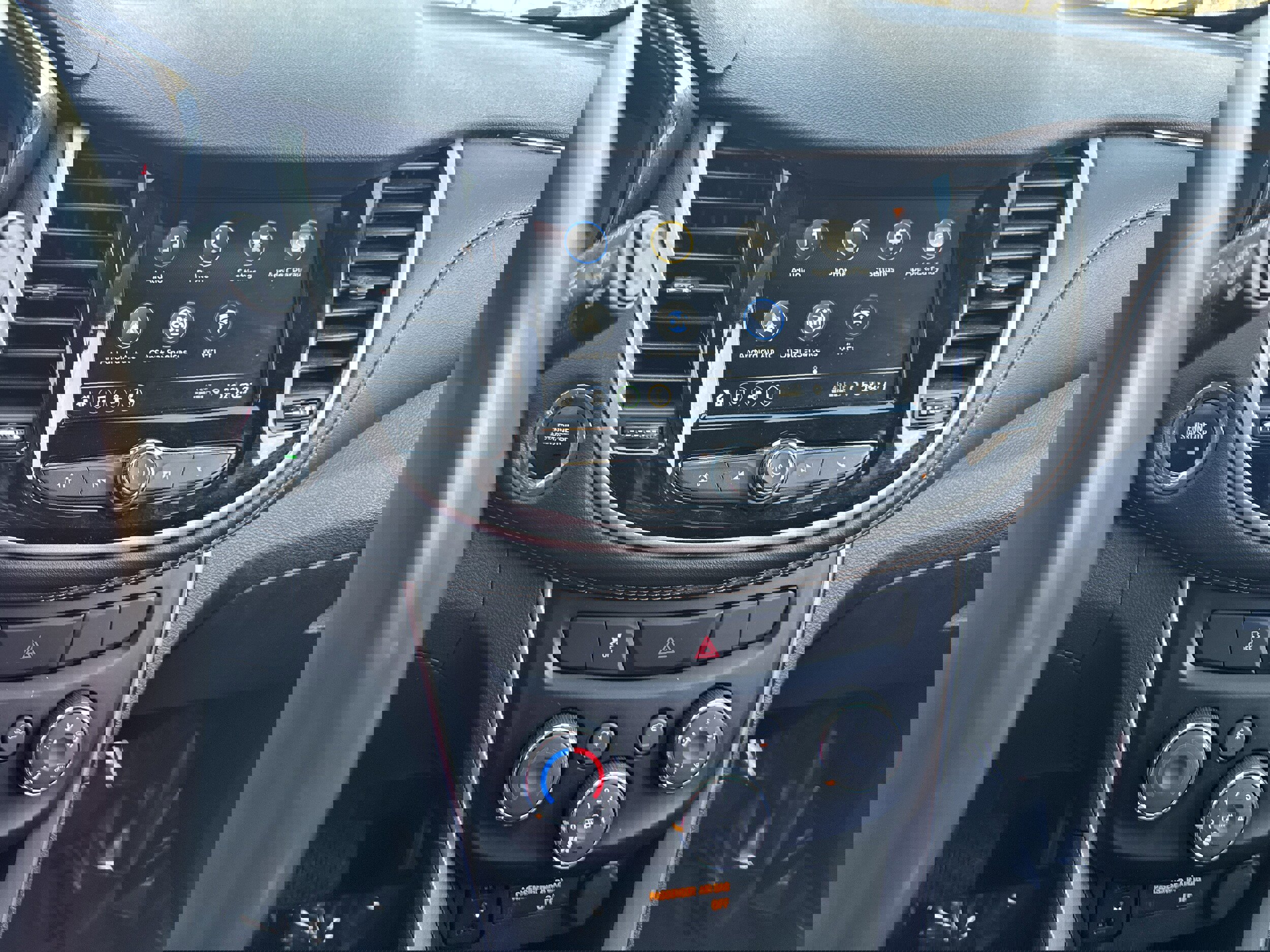 Used 2019 Chevrolet Trax LT w/ LT Convenience Package image 16