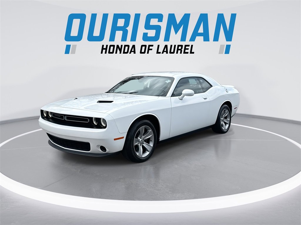 Used 2019 Dodge Challenger SXT image 4