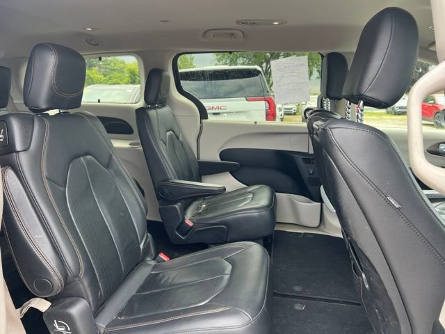 Used 2018 Chrysler Pacifica Touring-L Plus FWD image 12
