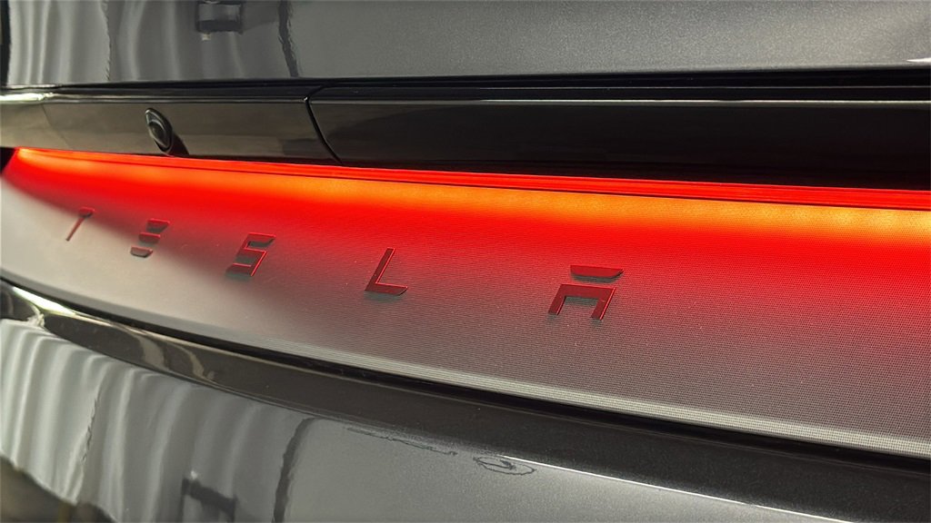 Used 2026 Tesla Model Y 2WD image 9