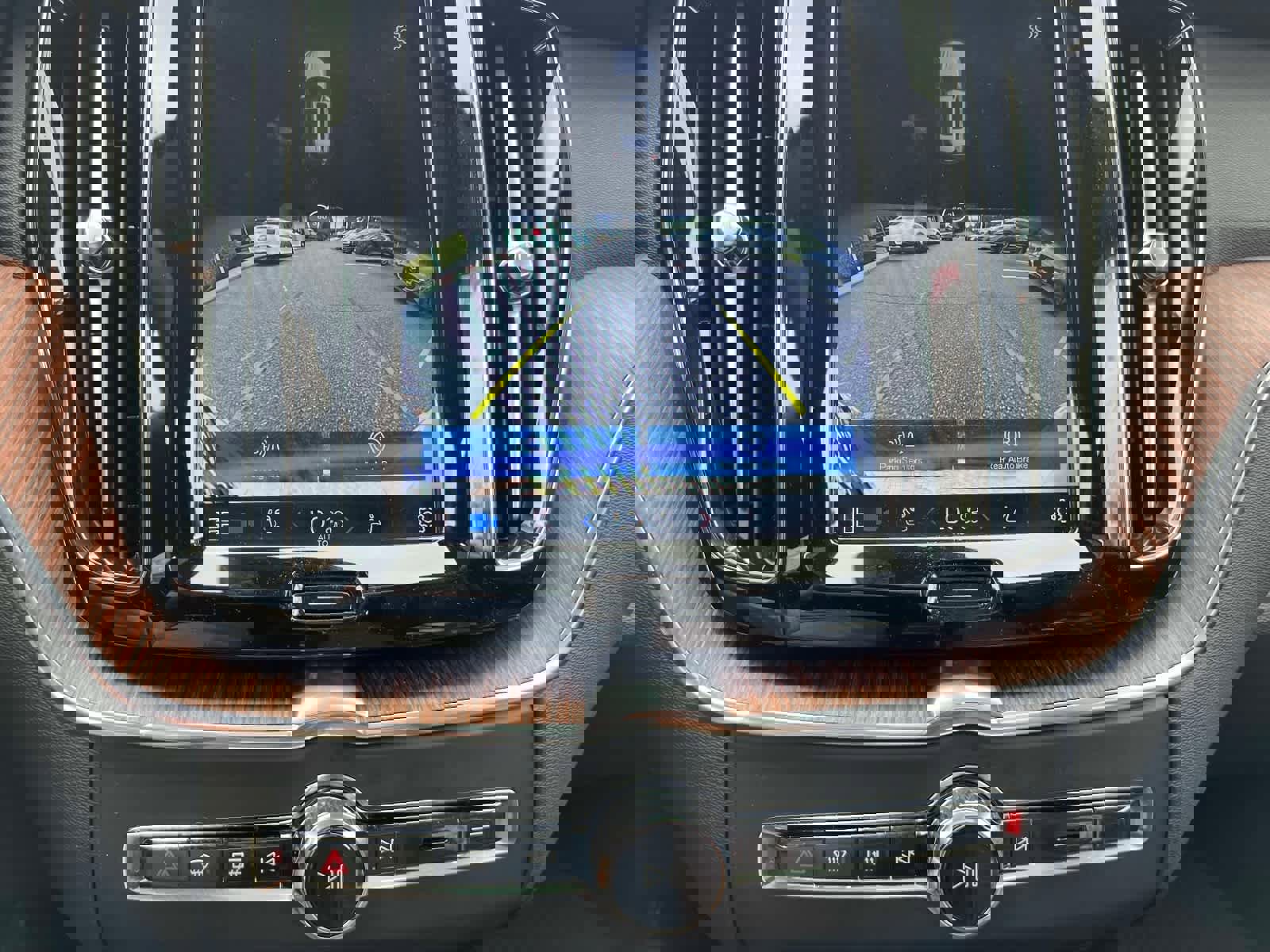 Used 2023 Volvo XC60 B5 Plus w/ Climate Package image 24