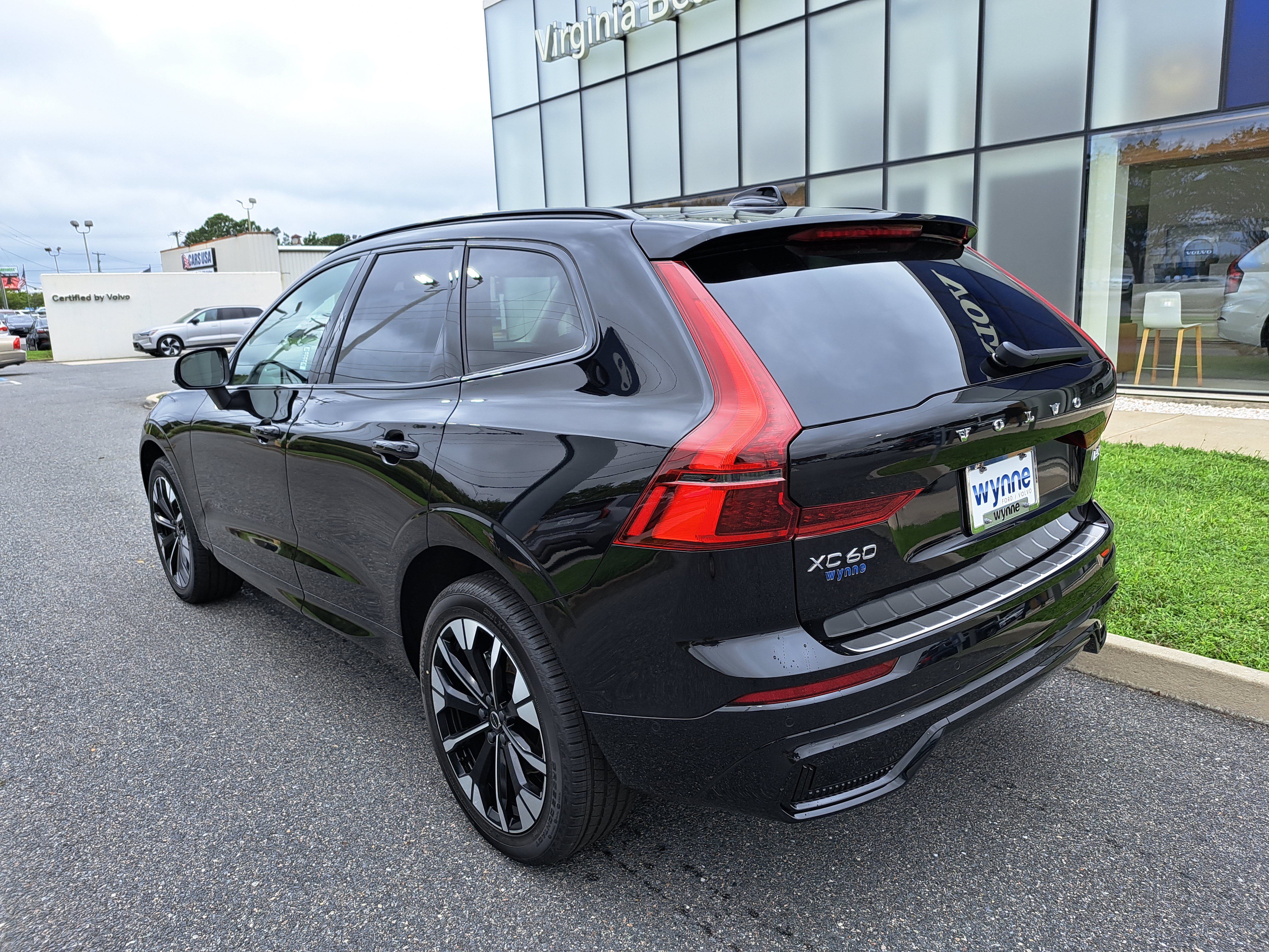 New 2026 Volvo XC60 B5 Plus w/ Protection Package Premier AWD/4WD image 4