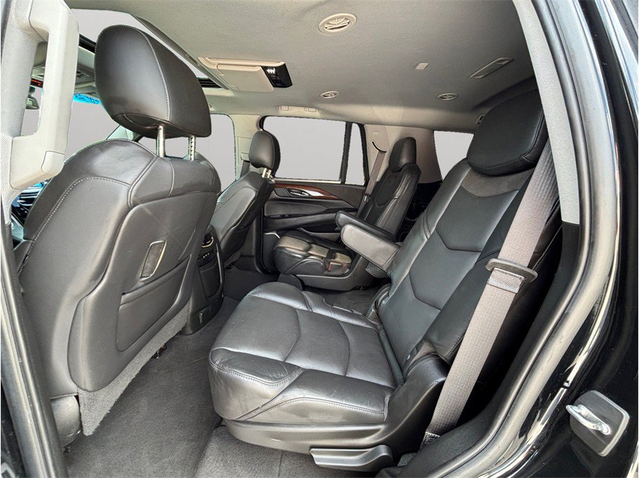 Used 2019 Cadillac Escalade Luxury w/ Escalade Sport Edition AWD/4WD image 39