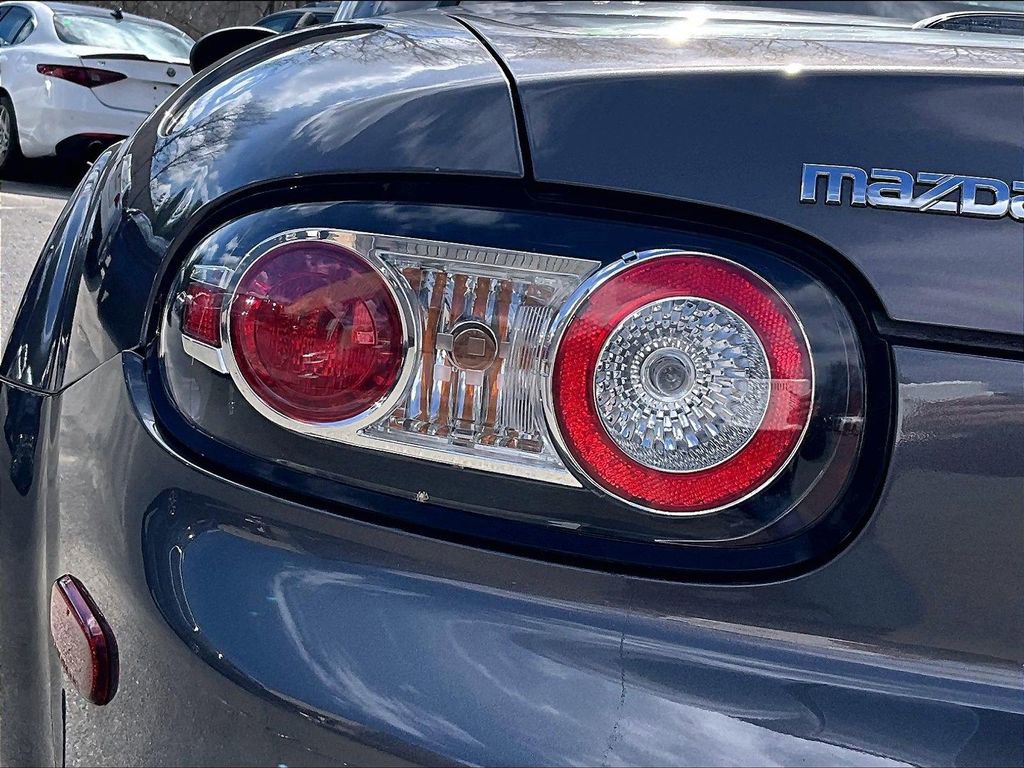 Used 2008 MAZDA MX-5 Miata Grand Touring w/ Interior Trim Pkg image 24