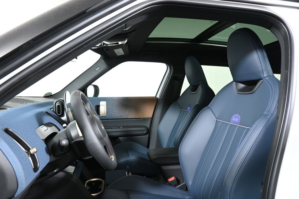 Used 2025 MINI Cooper Countryman S w/ Comfort Package Max image 13