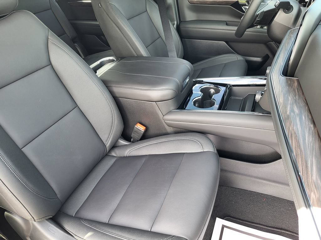 New 2026 Chevrolet Suburban Z71 w/ Comfort Package AWD/4WD image 17
