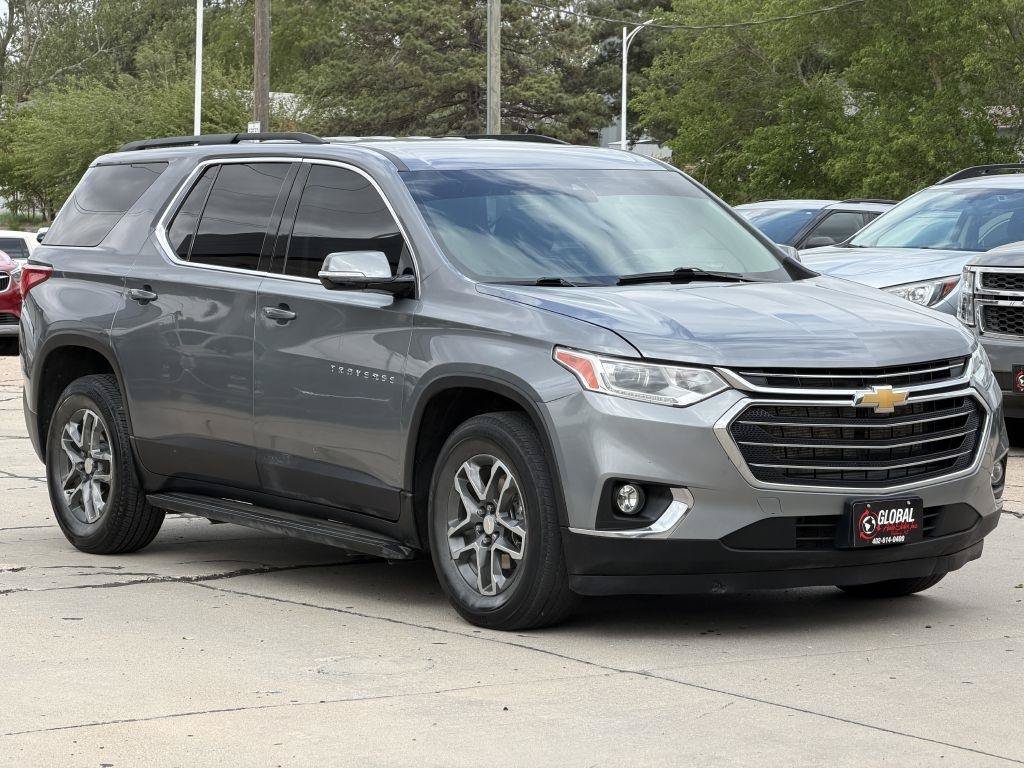 Used 2020 Chevrolet Traverse LT w/ Driver Confidence II Package AWD/4WD image 2