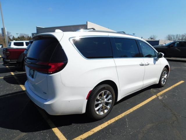 Used 2021 Chrysler Pacifica Touring-L w/ Premium & Safety Sphere Group image 9