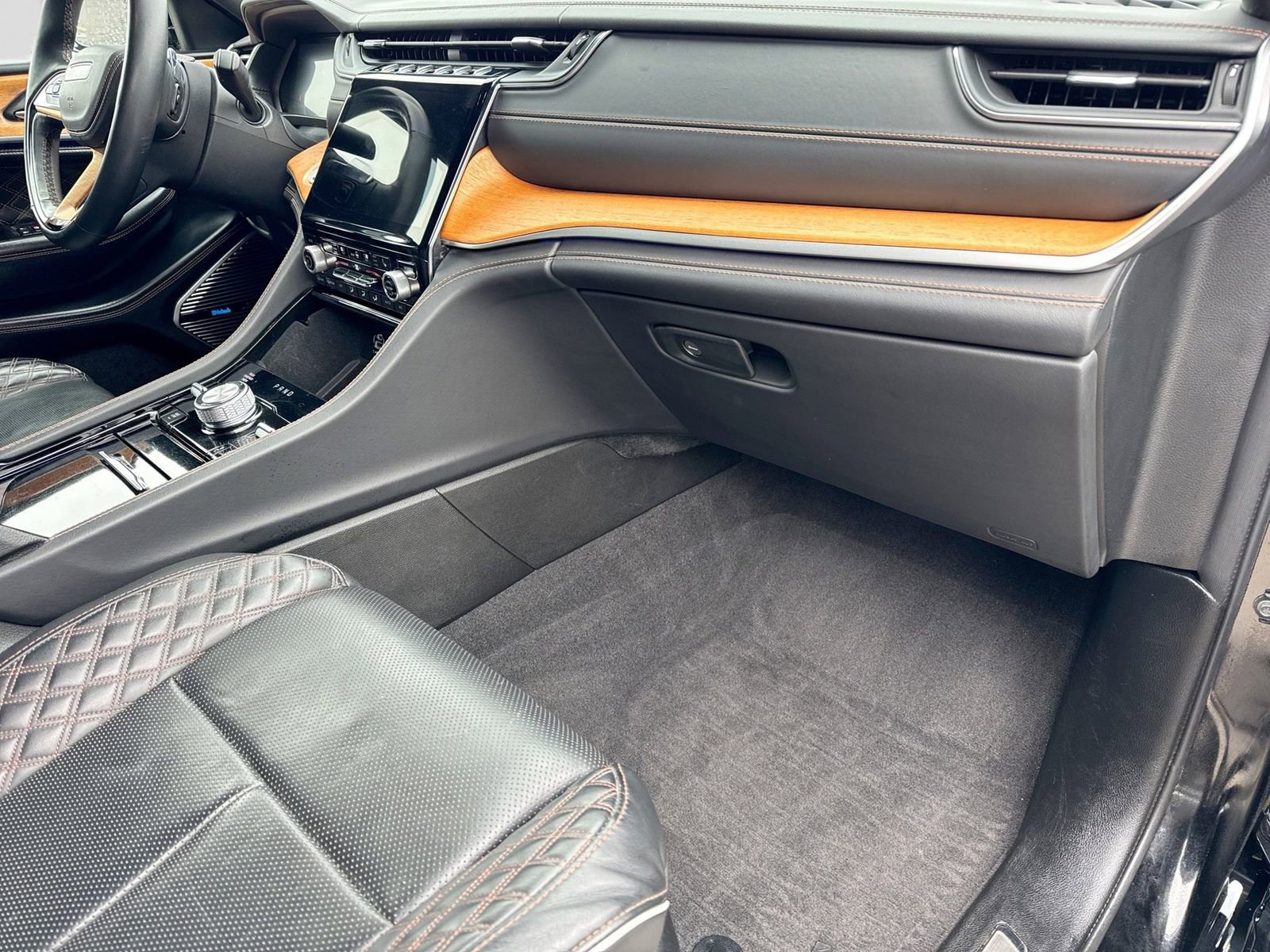 Used 2021 Jeep Grand Cherokee L Summit AWD/4WD image 8