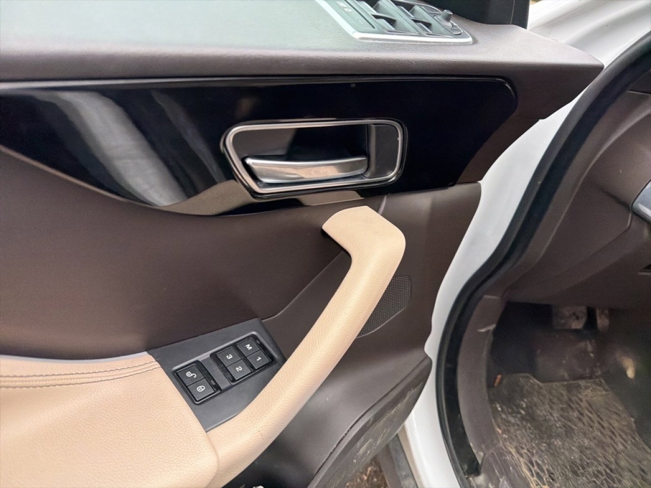 Used 2020 Jaguar F-PACE Prestige image 18