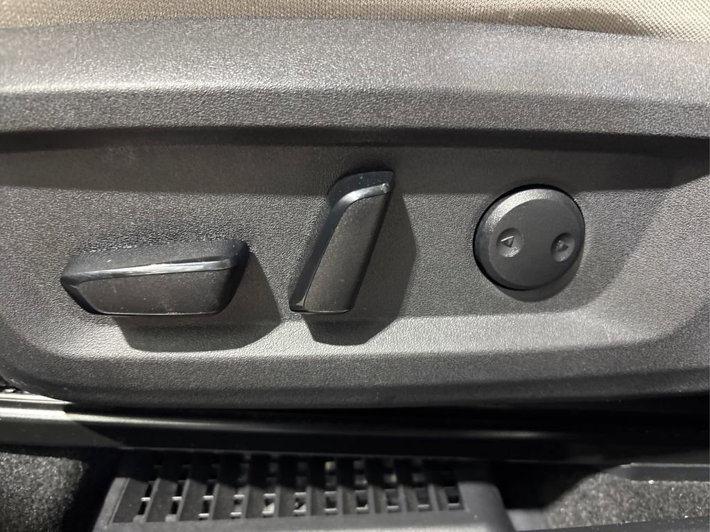 Used 2023 Nissan Rogue SV image 34