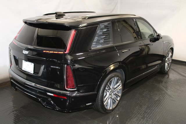 Certified 2026 Cadillac Vistiq Platinum w/ LPO, Floor Liner Package AWD/4WD image 4