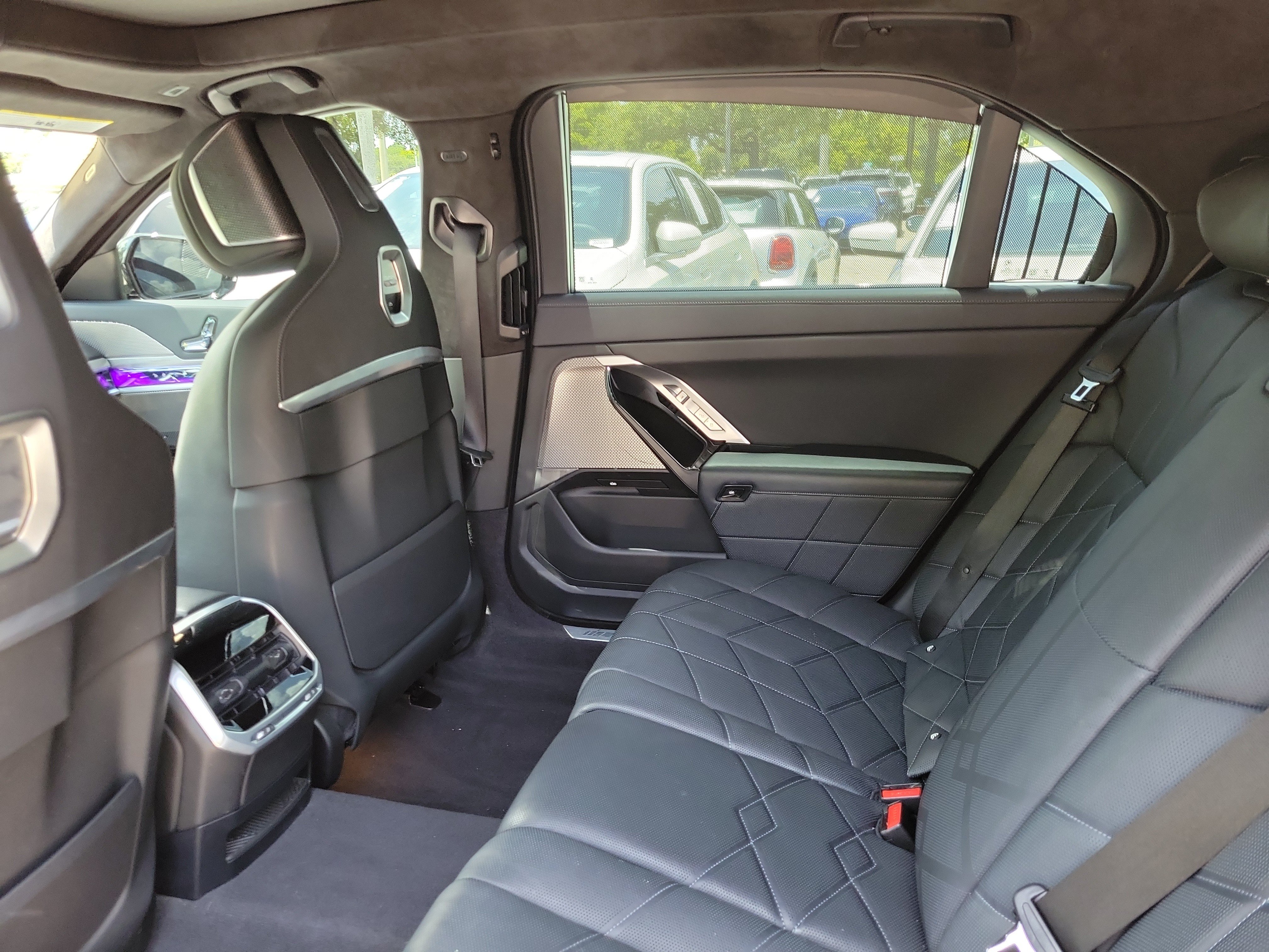 Used 2023 BMW i7 xDrive60 AWD/4WD image 8