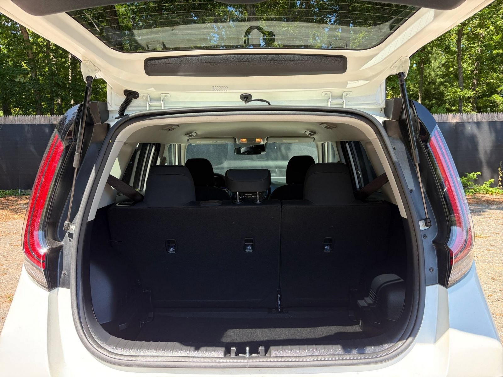 Used 2025 Kia Soul LX w/ LX Technology Package FWD image 29